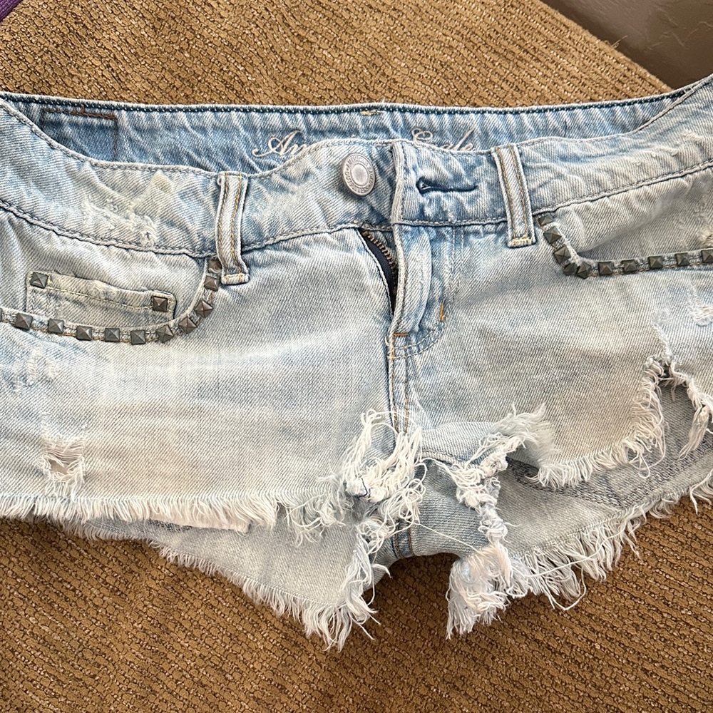 American Eagle Light Blue Low-Rise Distressed Denim Short-Shorts Size 0